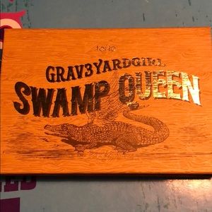 Tarte X Grav3yardGirl Swamp Queen Palette